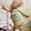 睡眠中の赤ちゃんが白目をむいている！これって危険なの？